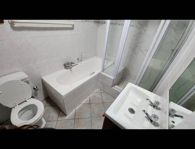 4 BEDROOM HOUSE RENTED IN THORNTON
